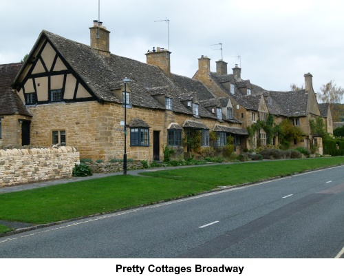 Pretty cottages in Broadway.