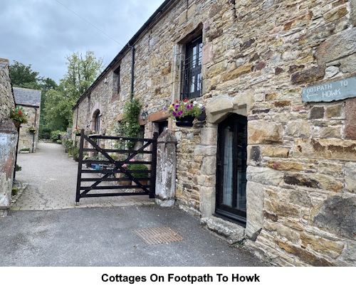 Cottages on the footpath to Howk.