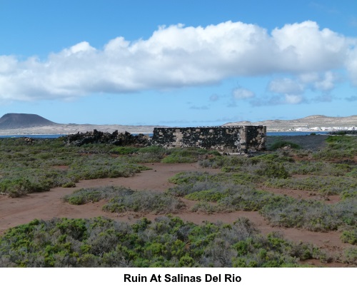 Ruined building at Salinas del Rio.