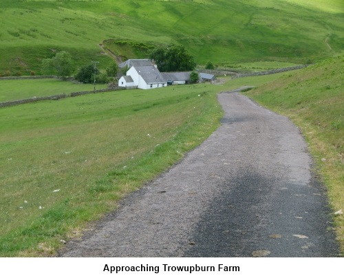 Approaching Trowupburn farm.