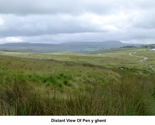 Distant view to Pen y ghent